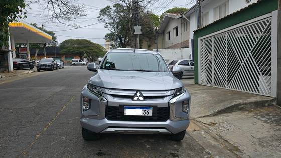 MITSUBISHI L200 TRITON 2.4 16V TURBO DIESEL SPORT GLS CD 4P 4X4 AUTOMÁTICO
